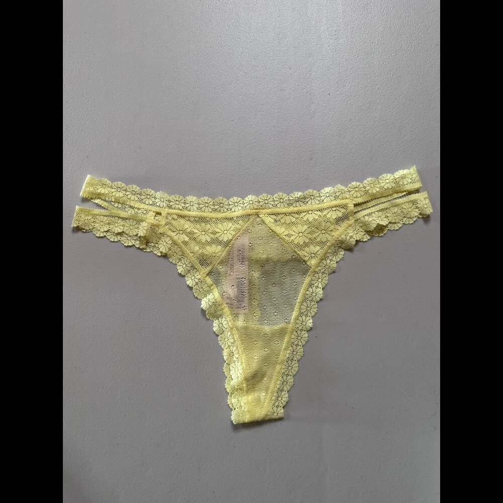 New Victoria's Secret Underwear Medium Yellow Strappy Lace Flower Thong / String